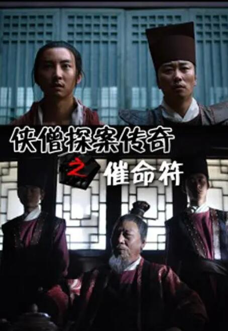 《秋日天空》剧照：三个人站在旧教学楼天台边缘，天空占画面上方三分之二